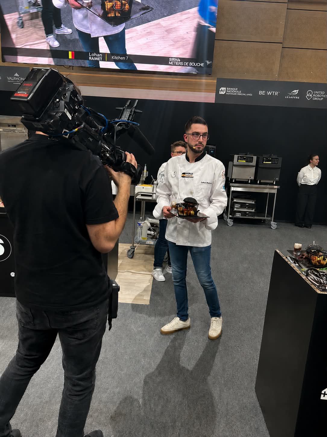 Lohan Raiwet en pleine présentation au World Burger Contest